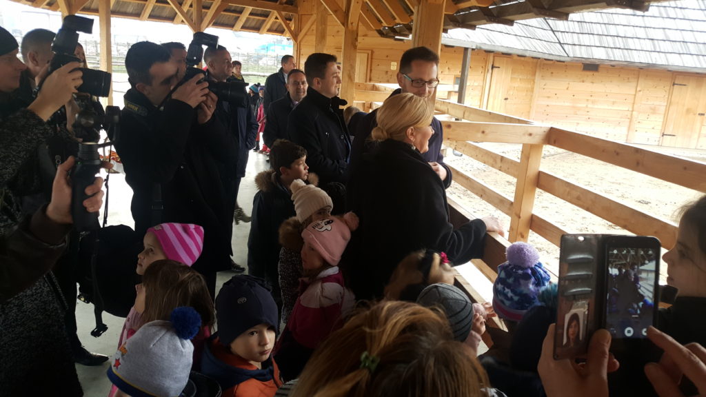 Predsjednica Kolinda Grabar-Kitarović posjetila deve
