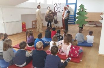 “Mala škola” na predstavi