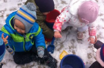 Snijeg razveselio i malene “Ježiće”