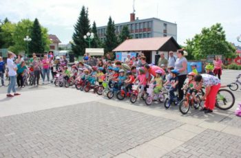 Cin-cin utrka, radionica i frizure