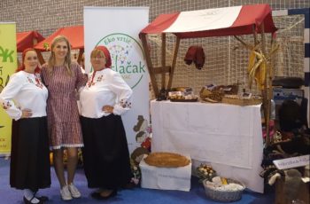 SVEHRVATSKA SMOTRA DANI KRUHA-DANI ZAHVALNOSTI ZA PLODOVE ZEMLJE U MALINSKOJ