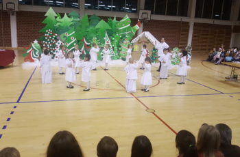 Blagdani nam stižu-božićna priredba