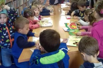 JEŽIĆI U POSJETI GRADSKOJ KNJIŽNICI