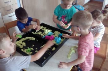 IGRE ZA STOLOM I NA PODU