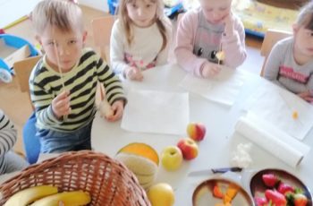 GLJIVICE UČE O VOĆU