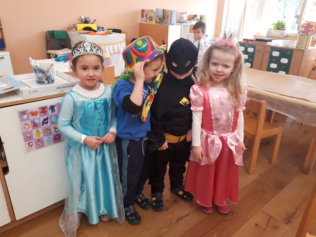 MALI FAŠENK V SRČEKIMA