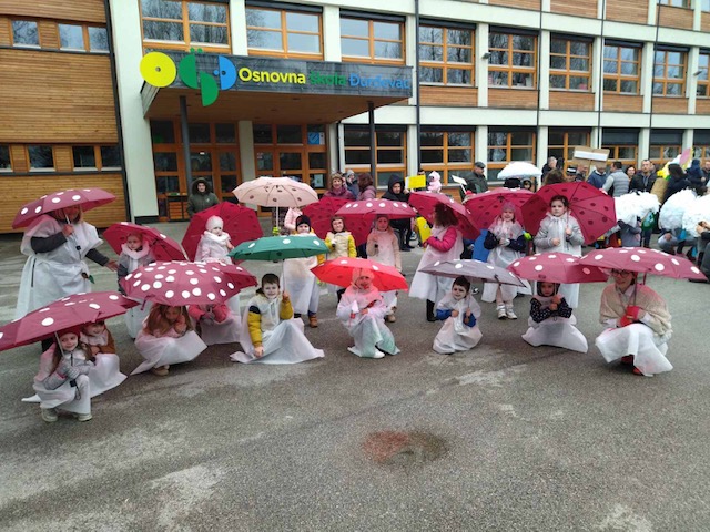 GLJIVICE SE MASKIRALE U…GLJIVICE