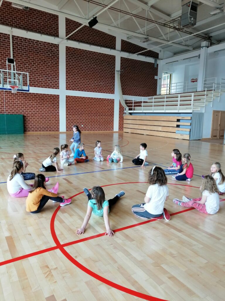 GLJIVICE VJEŽBAJU