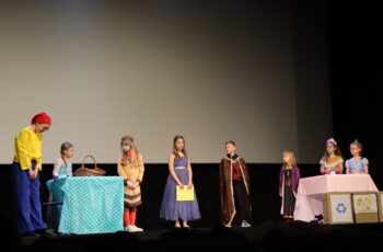 „Uzbuna u Bajkogradu” na zabavan i edukativan način vrtićarcima DV Maslačak  pokazala kako i zašto se razvrstava otpad