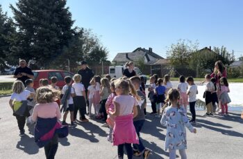 Kockice i Iskrice u posjeti Policijskoj upravi Đurđevac povodom Dana policije