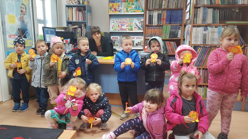 MEDVJEDIĆI U KNJIŽNICI