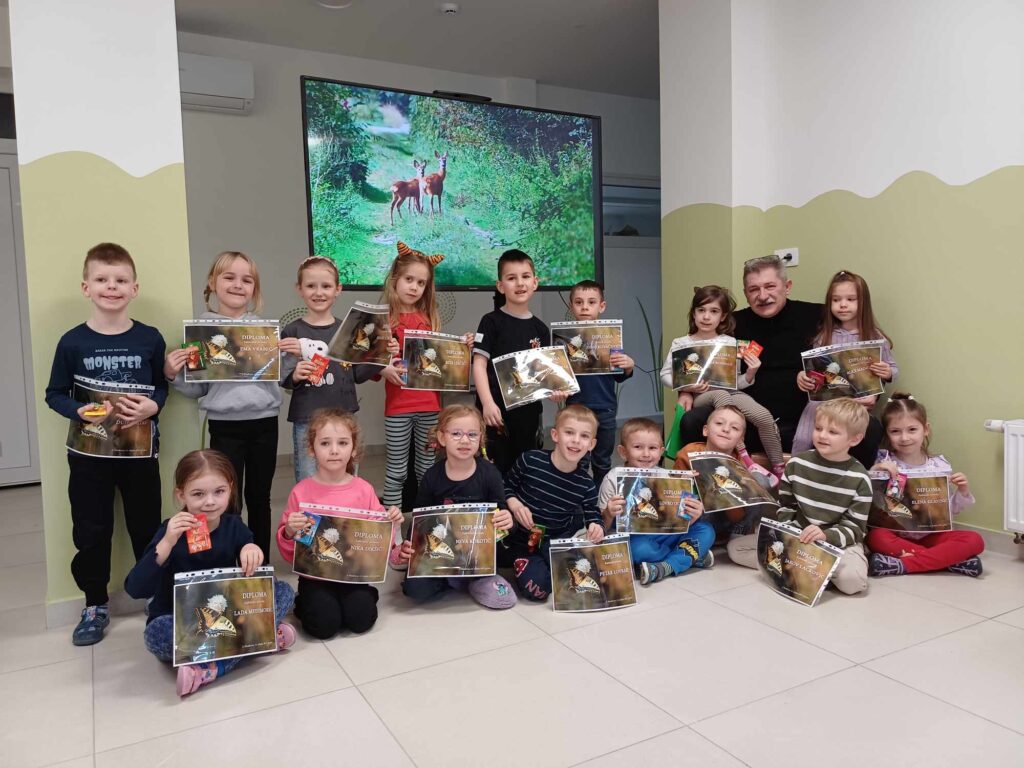 PANDICE ISTRAŽUJU ŠUMU I NJEZINE STANOVNIKE