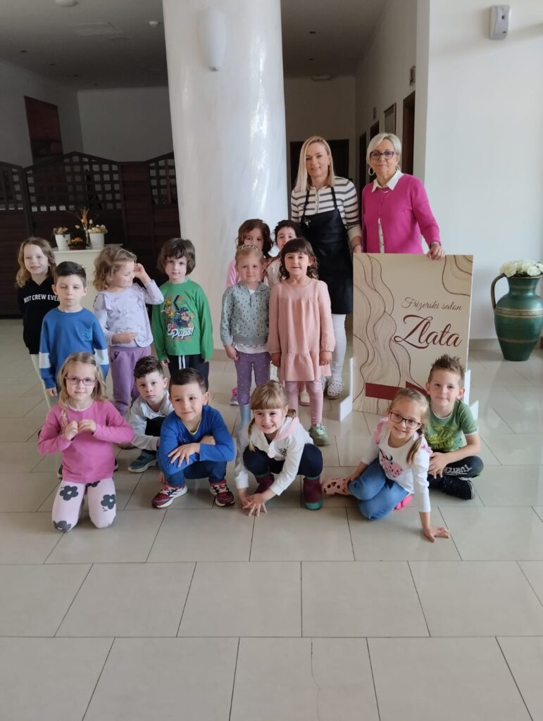 LIMAČI U FRIZERSKOM SALONU ZLATA