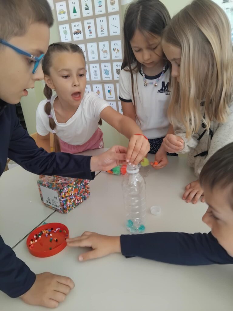 MALI ISTRAŽIVAČI SVEMIRA