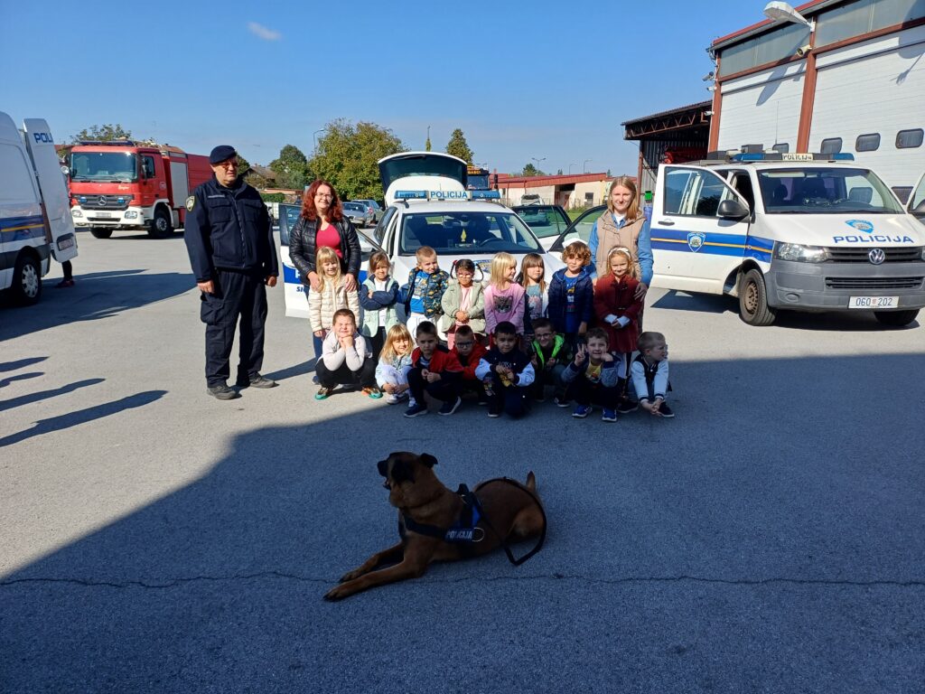 ŽIRAFICE U POSJETU POLICIJI
