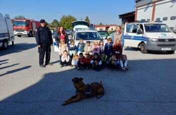 ŽIRAFICE U POSJETU POLICIJI