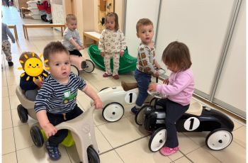DI DI DI! AUTO VEĆ TRUBI, VESELO DI DI!