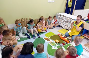 VRLO GLADNA GUSJENICA U TOČKICAMA
